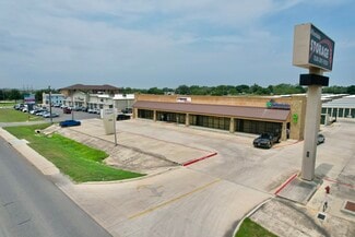 Plus de détails pour 1222 W Oaklawn Rd, Pleasanton, TX - Médical à louer