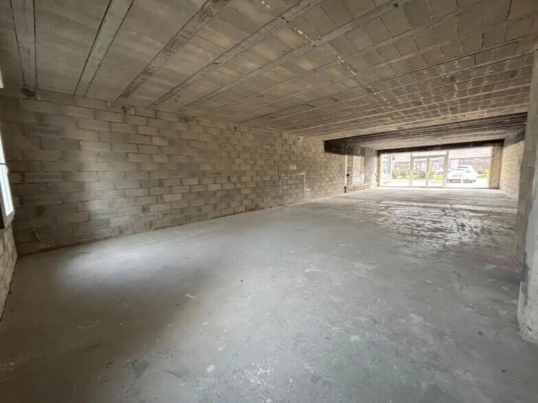 Local commercial dans Clairoix à louer - Photo de l’immeuble – Image 3 sur 5