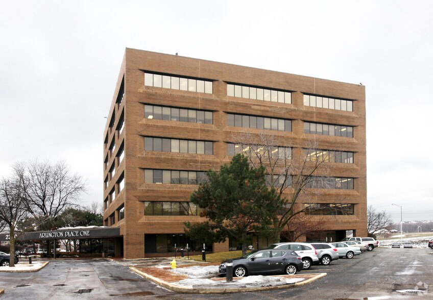 2340 S Arlington Heights Rd, Arlington Heights, IL à louer - Photo de l’immeuble – Image 3 sur 6