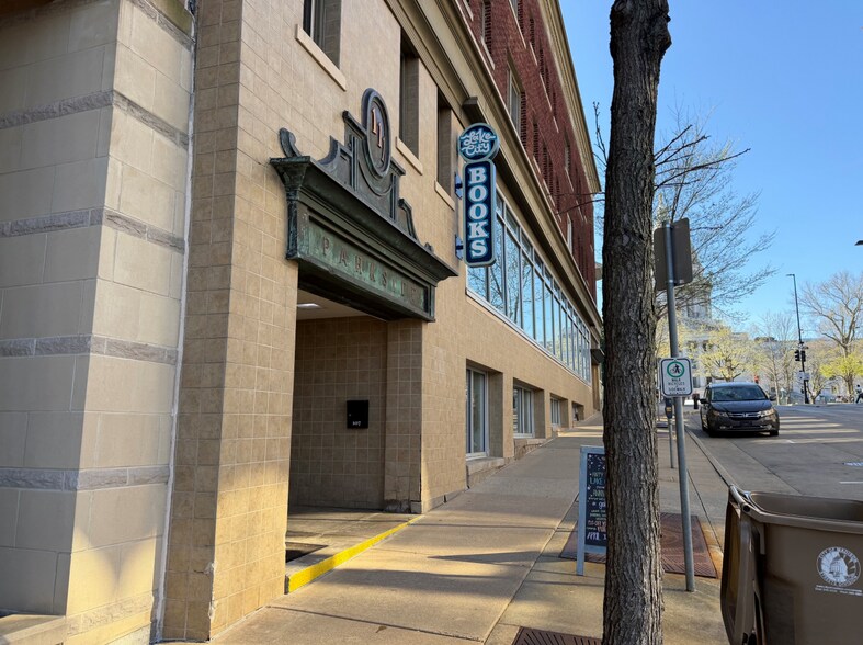 107 N Hamilton St, Madison, WI à louer - Photo de l’immeuble – Image 3 sur 9