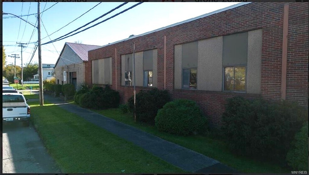 2103 MacKenna Ave, Niagara Falls, NY à vendre - Photo de l’immeuble – Image 2 sur 23