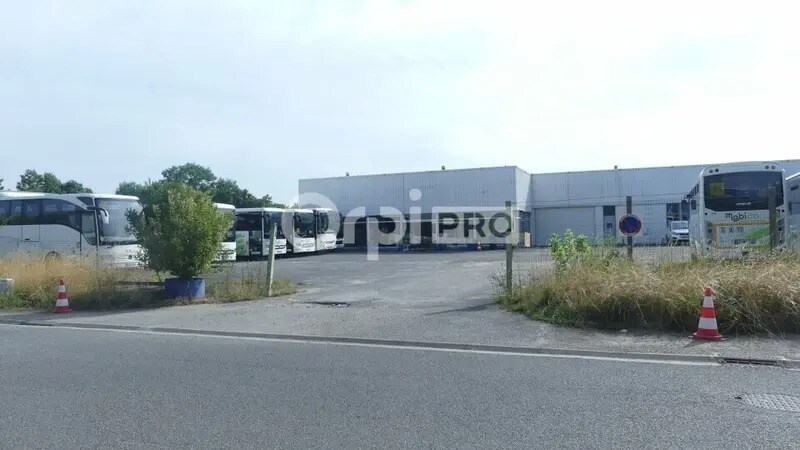 Industriel/Logistique dans Varennes-Vauzelles à vendre - Photo de l’immeuble – Image 2 sur 12