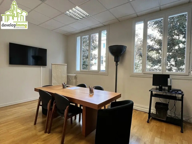 Bureau dans Caen à vendre - Photo de l’immeuble – Image 2 sur 10