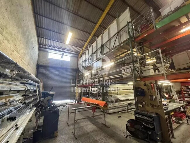 Plus de détails pour Bureau, Industriel/Logistique à louer