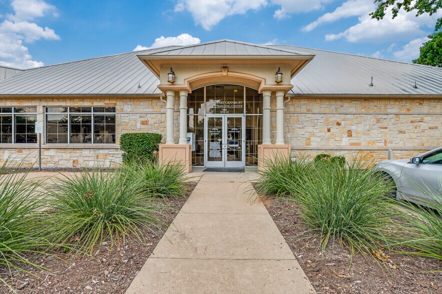 805 Hill Blvd, Granbury, TX à vendre - Photo de l’immeuble – Image 3 sur 25