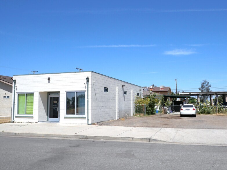 1122 Dover Pl, Delano, CA à vendre - Photo de l’immeuble – Image 2 sur 5