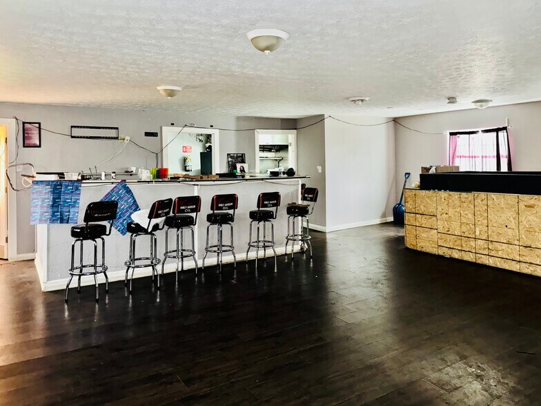 5252 E 24th St, Indianapolis, IN à vendre - Photo de l’immeuble – Image 2 sur 9