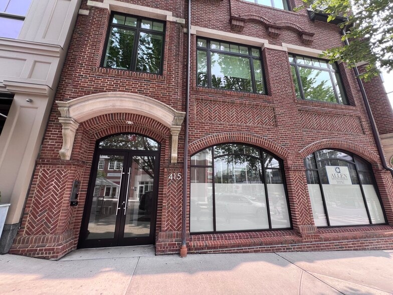 415-417 Greenwich Ave, Greenwich, CT à louer - Photo de l’immeuble – Image 3 sur 9