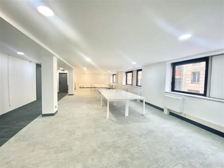 Bureau dans Levallois-Perret à louer - Photo de l’immeuble – Image 3 sur 9