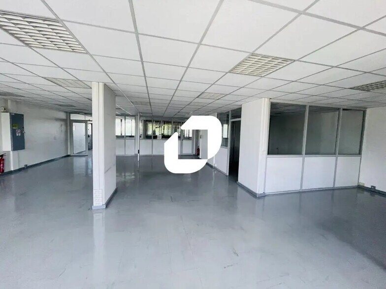 Bureau dans Melun à vendre - Photo de l’immeuble – Image 3 sur 3