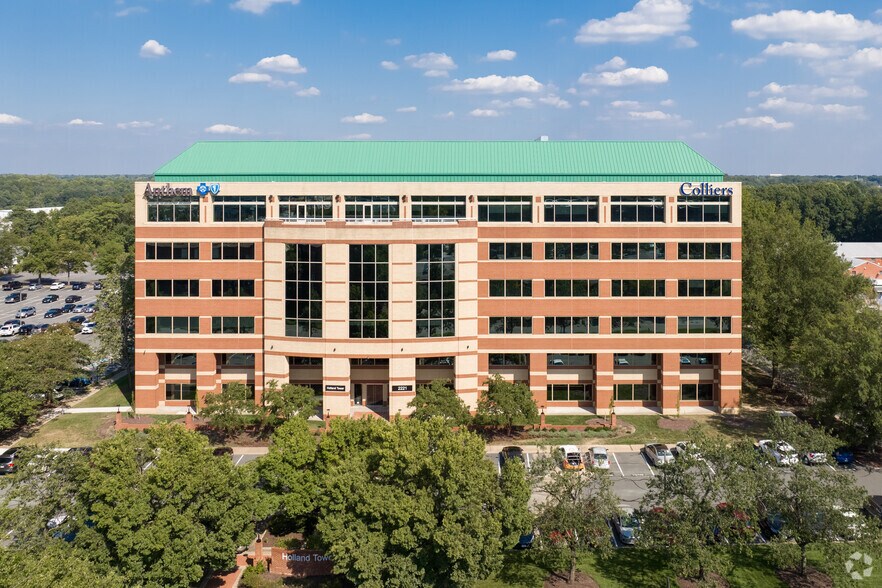 2221 Edward Holland Dr, Richmond, VA à louer - Photo de l’immeuble – Image 3 sur 11