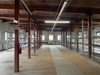 Plus de détails pour 537 Main St, Coventry, RI - Industriel/Logistique à louer