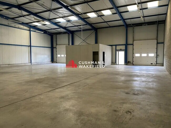 Plus de détails pour Local d'activités à louer