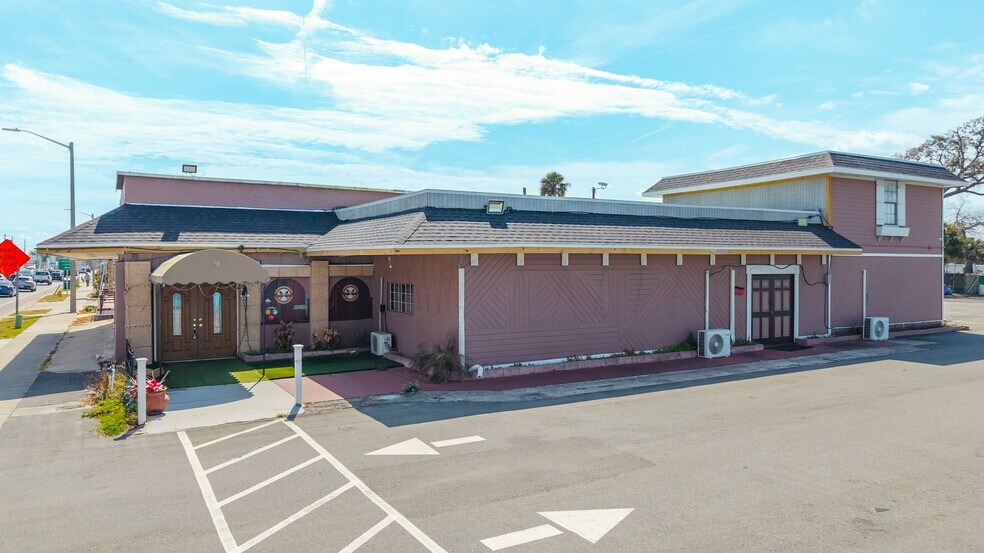 144 Ridgewood Ave, Daytona Beach, FL à vendre - Photo principale – Image 1 sur 2