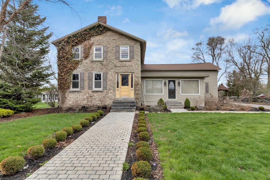 9060 Main St, Clarence, NY à vendre - Photo de l’immeuble – Image 3 sur 50
