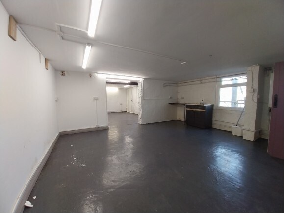 950 Manchester Rd, Linthwaite à vendre - Photo intérieure – Image 2 sur 5