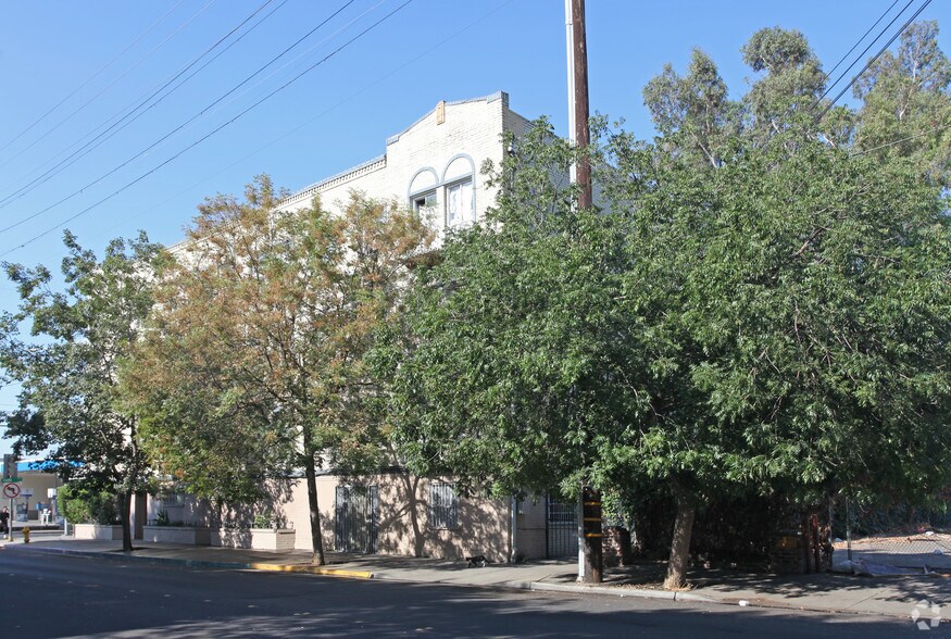 717 N San Joaquin St, Stockton, CA à vendre - Photo de l’immeuble – Image 3 sur 36