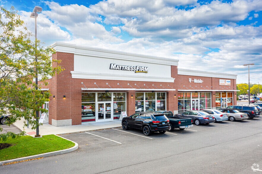 1055 Kennedy Rd, Windsor, CT à vendre - Photo de l’immeuble – Image 2 sur 7