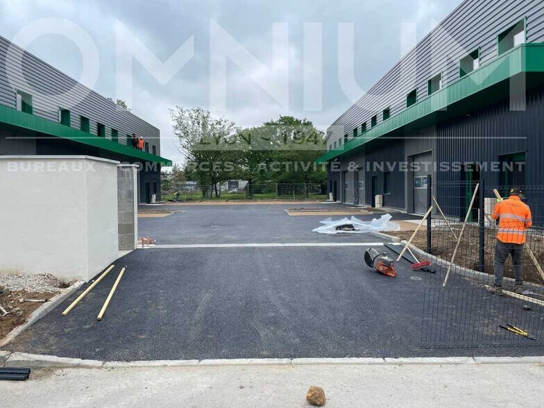 Local d’activités dans Tignieu-Jameyzieu à louer - Photo de la construction – Image 3 sur 6