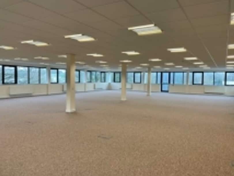 Lakeside Dr, Newport à louer Photo intérieure– Image 1 sur 3