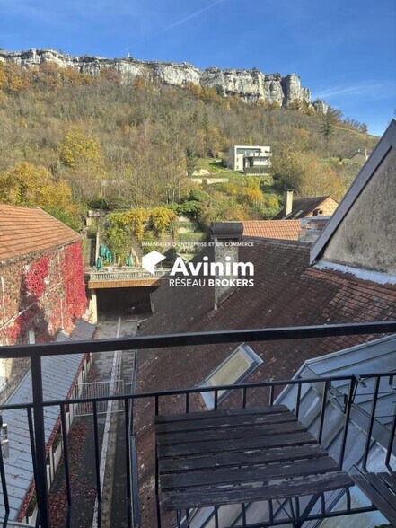Local d'activités dans Ornans à vendre - Photo de l’immeuble – Image 2 sur 11