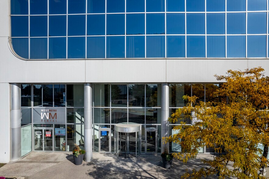 191 The West Mall, Toronto, ON à louer - Photo de l’immeuble – Image 3 sur 5