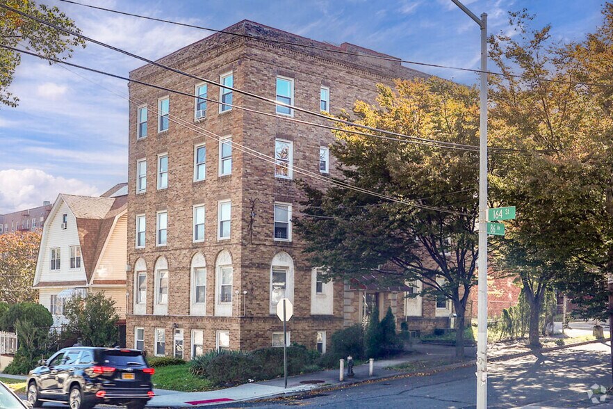 16230 86th Ave, Jamaica, NY à vendre - Photo principale – Image 1 sur 7