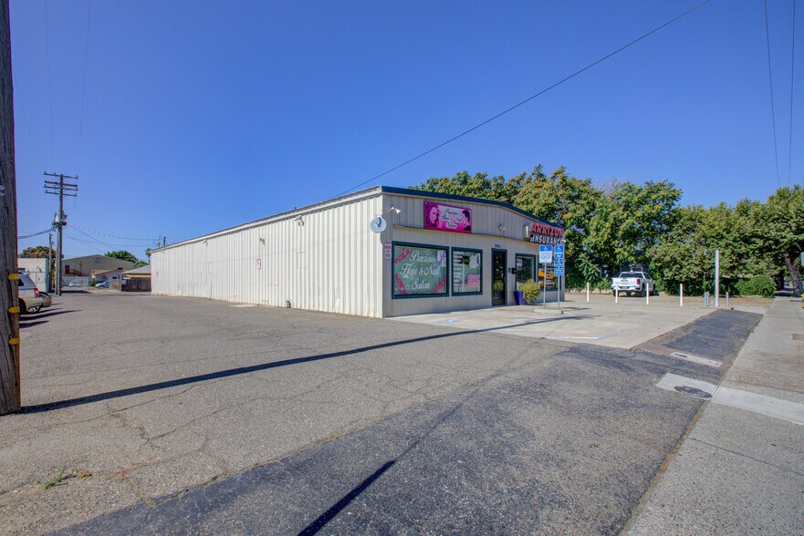 884 W Main St, Turlock, CA à vendre - Photo de l’immeuble – Image 3 sur 29