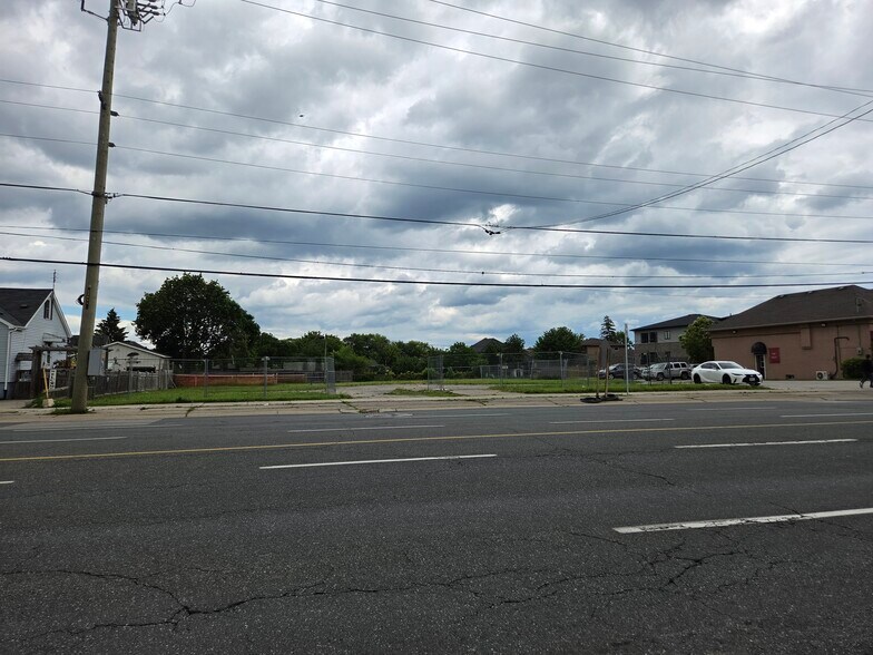 423 Hwy-8, Stoney Creek, ON à vendre - Photo de l’immeuble – Image 2 sur 2