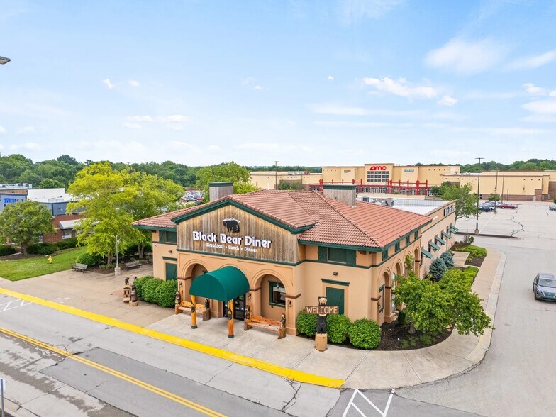11981 S Strang Line Rd, Olathe, KS à vendre - Photo de l’immeuble – Image 1 sur 8