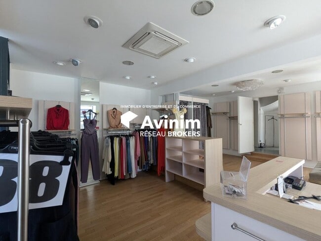 Plus de détails pour Local commercial à vendre