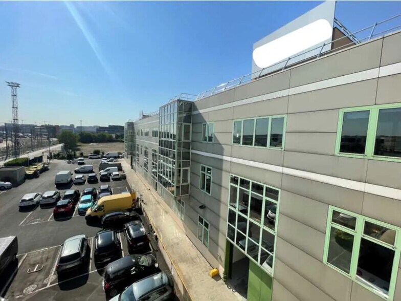 Local d’activités dans Pantin à louer - Photo de l’immeuble – Image 1 sur 7