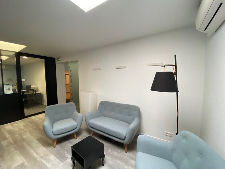 Local d’activités dans Carrières-sur-Seine à louer - Photo de l’immeuble – Image 3 sur 14