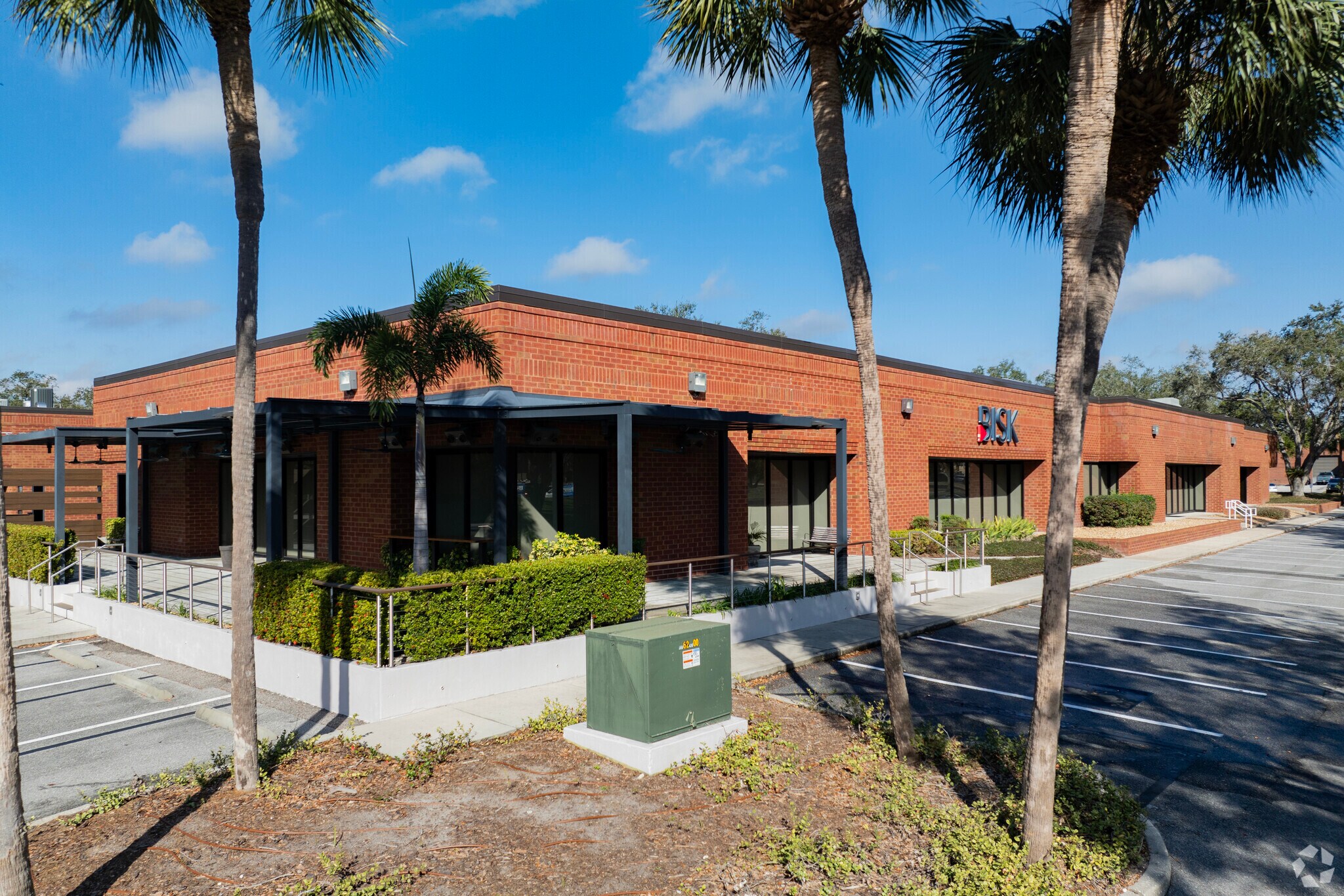 9417 Princess Palm Ave, Tampa, FL à louer Photo de l’immeuble– Image 1 sur 13