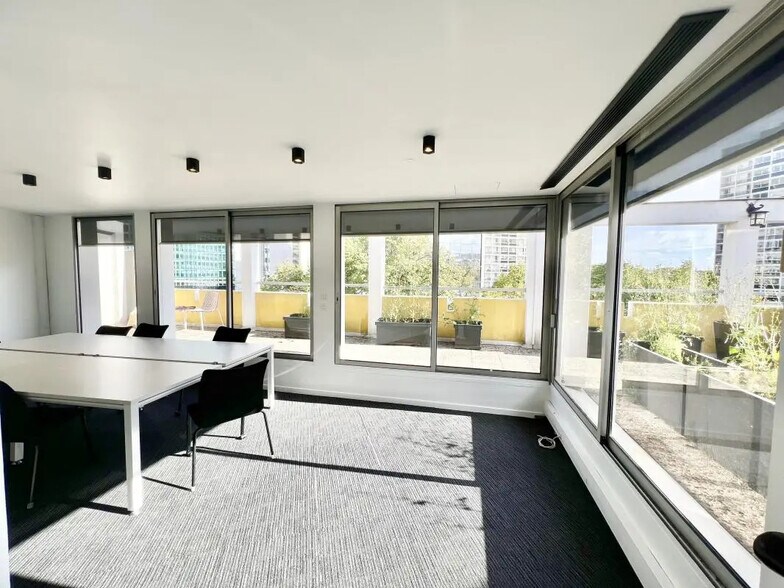 Bureau dans Puteaux à louer - Photo de l’immeuble – Image 2 sur 8