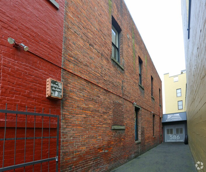 582 Johnson St, Victoria, BC à vendre - Photo de l’immeuble – Image 3 sur 4