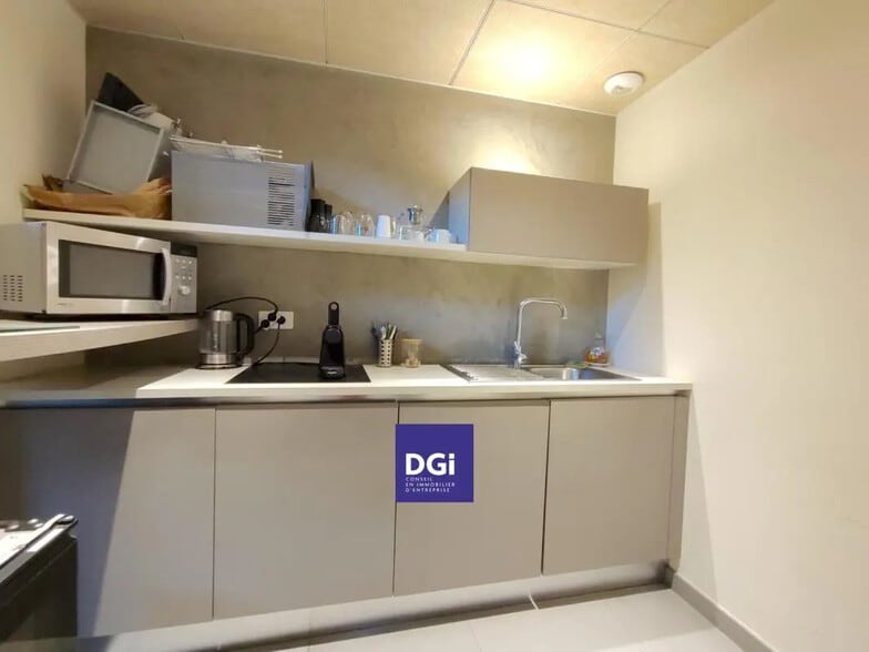 Bureau dans Nîmes à vendre - Photo intérieure – Image 3 sur 5