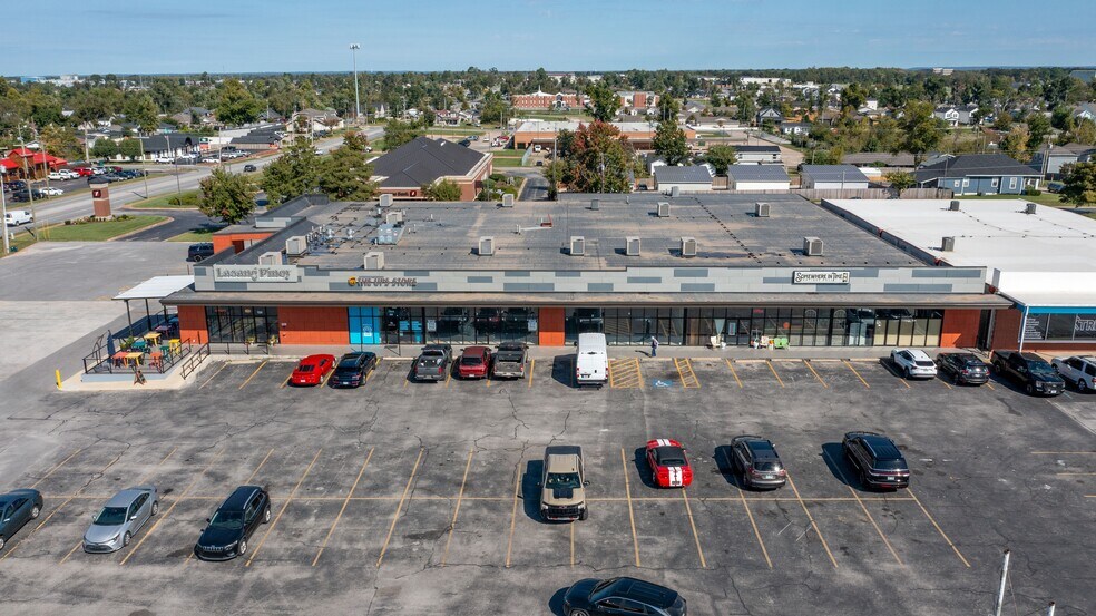 719 W Walnut St, Rogers, AR à louer - Photo de l’immeuble – Image 3 sur 4