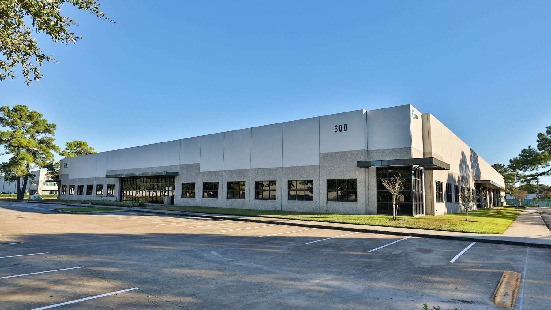 100 Northpark Central Dr, Houston, TX à louer Photo de l’immeuble– Image 1 sur 3