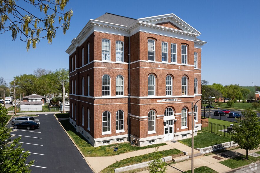 8221 Minnesota Ave, Saint Louis, MO à louer - Photo principale – Image 1 sur 6