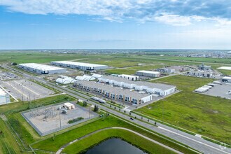 10300 68 St SE, Calgary, AB - Vue aérienne  vue de carte - Image1