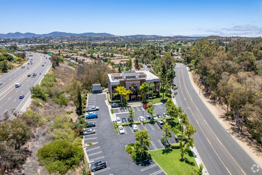 1800 Thibodo Rd, Vista, CA à louer - Aérien – Image 2 sur 12