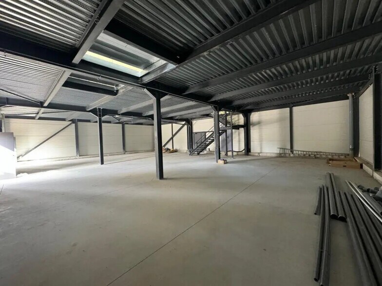 Industriel/Logistique dans Aubagne à louer - Photo de l’immeuble – Image 3 sur 3