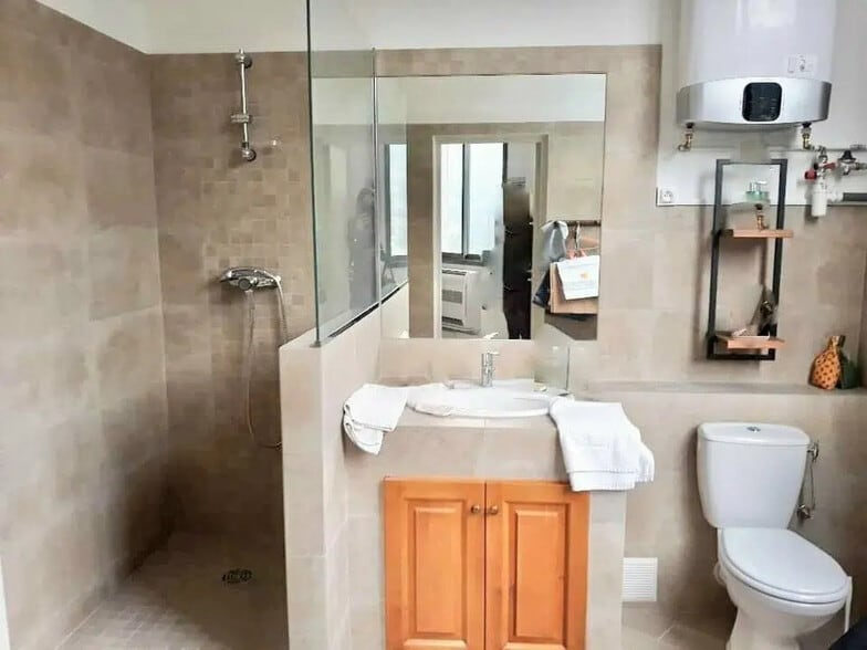 Bureau dans Saint-André-de-la-Roche à vendre - Photo intérieure – Image 3 sur 4