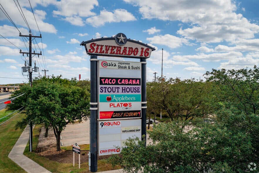 11881 Bandera Rd, Helotes, TX à vendre - Photo de l’immeuble – Image 3 sur 4