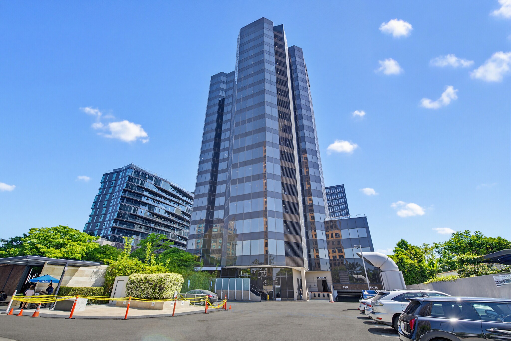 6420 Wilshire Blvd, Los Angeles, CA à louer Photo de l’immeuble– Image 1 sur 13