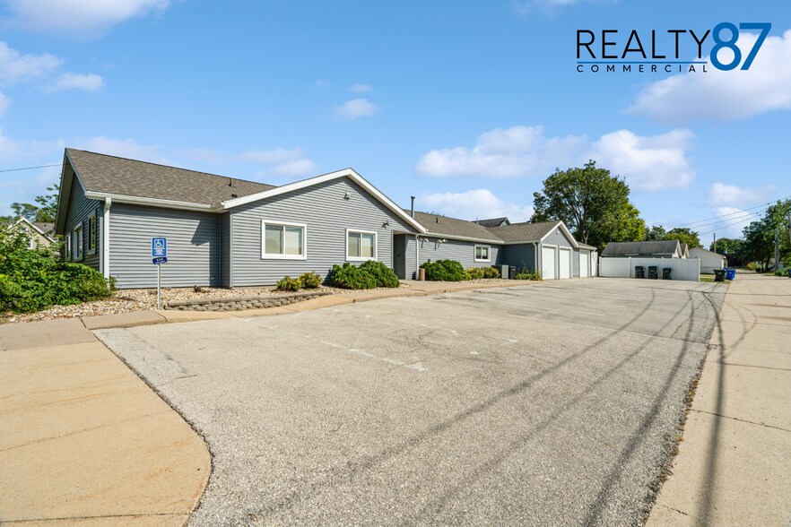 715 10th Ave SE, Cedar Rapids, IA à vendre - Photo de l’immeuble – Image 2 sur 18