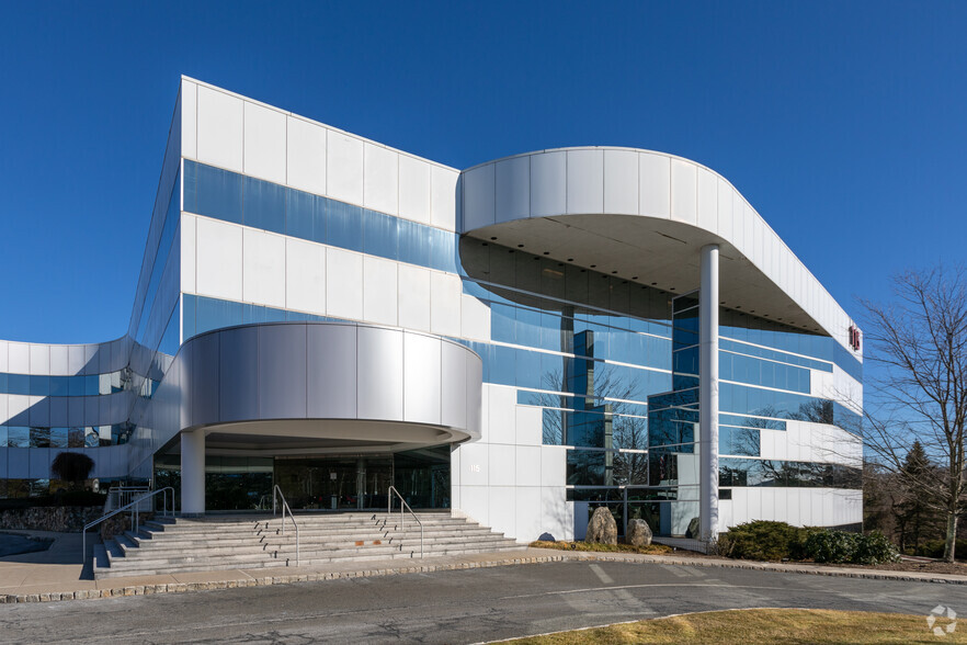 115 E Stevens Ave, Valhalla, NY à louer - Photo principale – Image 1 sur 15