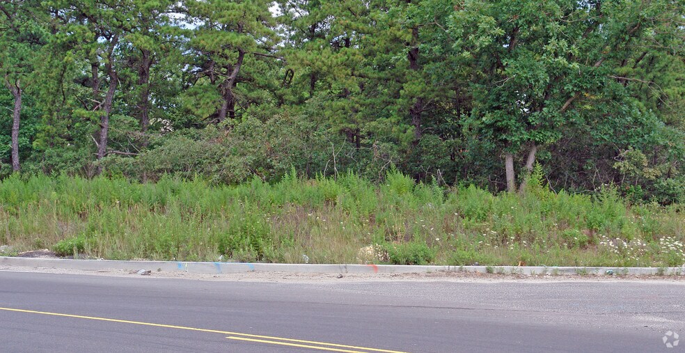 Horseblock Rd, Yaphank, NY à vendre - Photo de l’immeuble – Image 2 sur 5