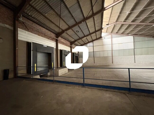 Plus de détails pour Local commercial, Local d'activités à louer